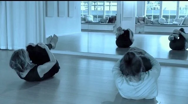 Exploring how we live in, and move through, our bodies... 🐬

Our sensate experience through breath, sound, meditative awareness and fluid movement expands our experience of embodiment and opens us to new way of being in our bodies and expressing ourselves 🐬

The regular practice become part of our daily reality as we observe shifts in the ways we move and relate in the world☀️
.
Ny s&aelig;son begynder igen på Christianshavn and Islandsbrygge, midt August. Tilmelding er begyndt...
New season beginning mid August. Write to me on ameyo@in-relation.eu ☀️
.
.
.
.
.
#continuummovement #livinginquiry #live Love #life #liveawake #life #islandsbrygge #Christianshavn #embodiedliving #meditation #bev&aelig;gelse #mindfulness #liv #kropsterapi #fascia #myofascialrelease #embracelife #bindev&aelig;v #n&aelig;rv&aelig;r #nervesystem #kroppenssprog #kropsterapi #somatiskmeditation #kropogpsyke #Intelligenteceller