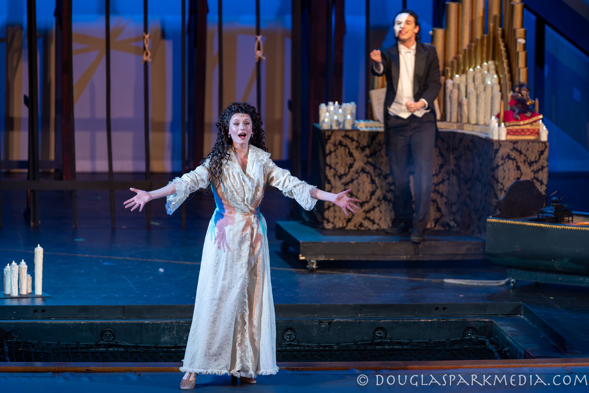 Phantom makes C sing show-3.jpg