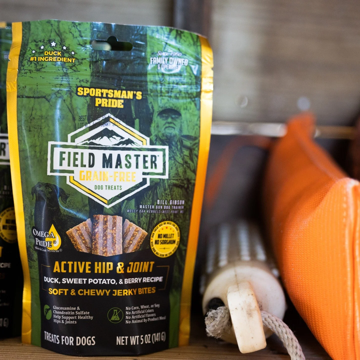 The more active your dogs are, the more important it is to protect their hips and joints. Our Field Master Jerky Bites are formulated to help support your partner's health and keep them running for years to come 🐕 

Grab your bag in stores or online