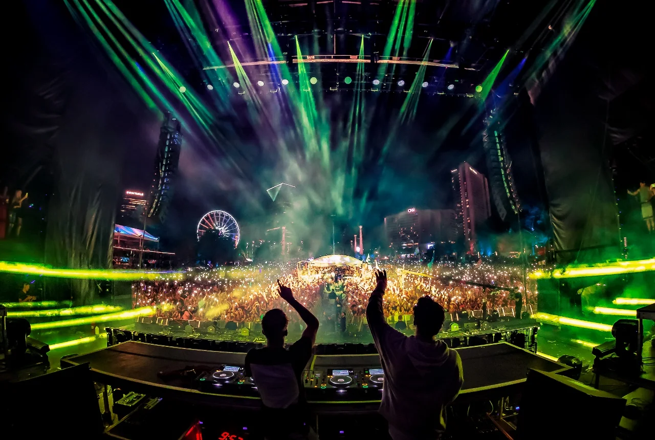 TheChainsmokers_SHAKYBEATS2017_0507_215658-_PP-copy-1280x860.jpg
