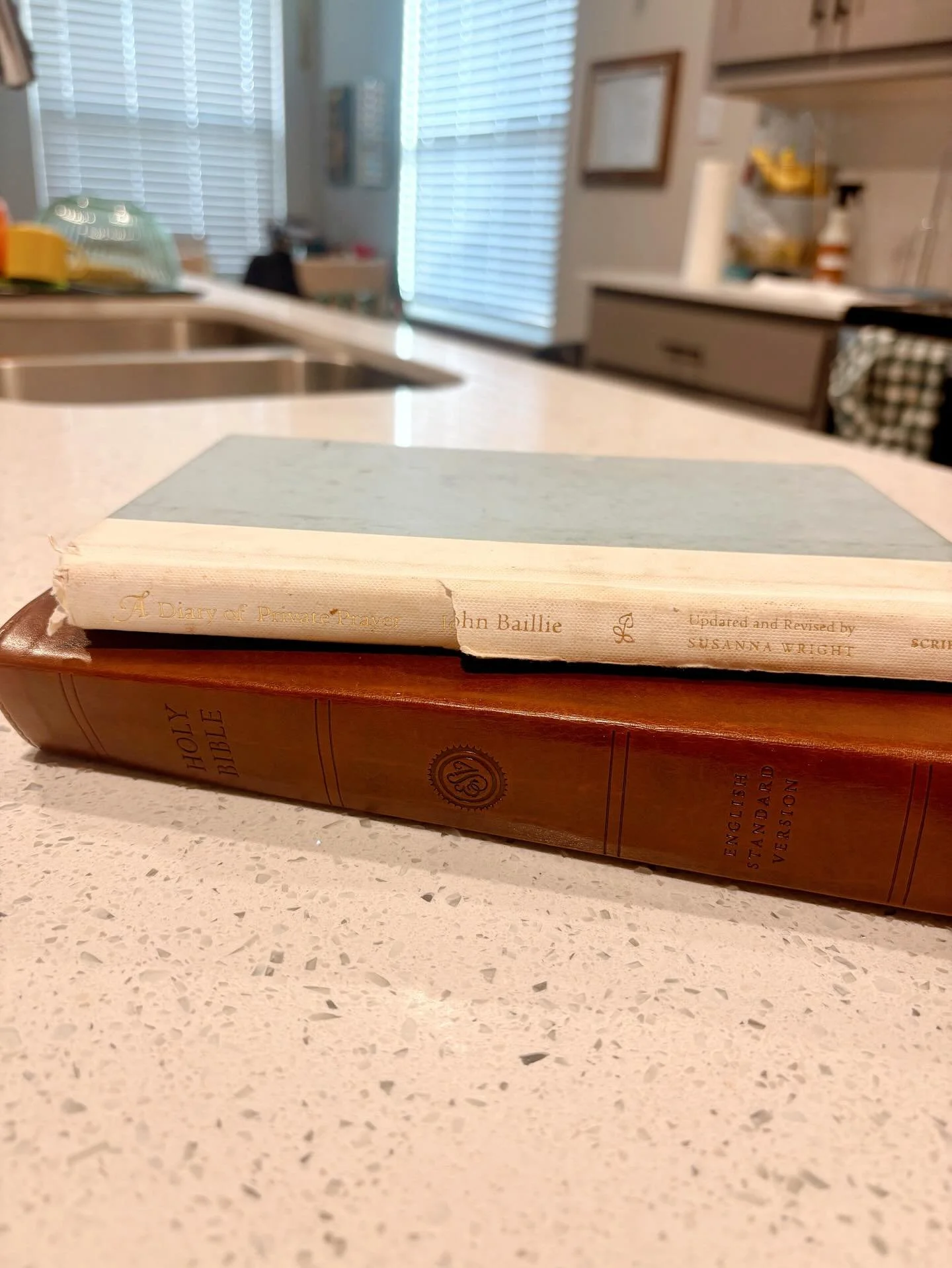 January GRATITUDE recap! 🪩

✨new year, same God! 
✨prayers 🤲
✨dear NY friends in TX! 🗽
✨school break library + lunch dates ☀️
✨quotes that matter ✍️
✨forever encouraged by the work @thetrulyco is doing and the opportunity to share my heart for han