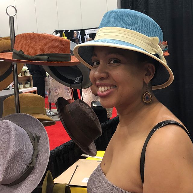 SWIPE ⬅️... More happy 👒🧢customers + an even happier granddaughter😁, &ldquo;Great job, Paw Paw!!!&rdquo; ✨
@inblackexpoinc @teasmeindy #indianapolis #community #family #friends #business #shoplocal