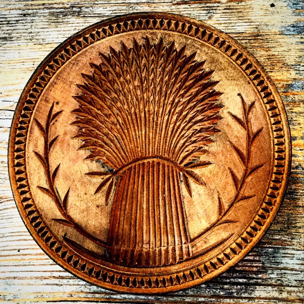 Butter stamp.
Carved oak.
American, late 1800s.