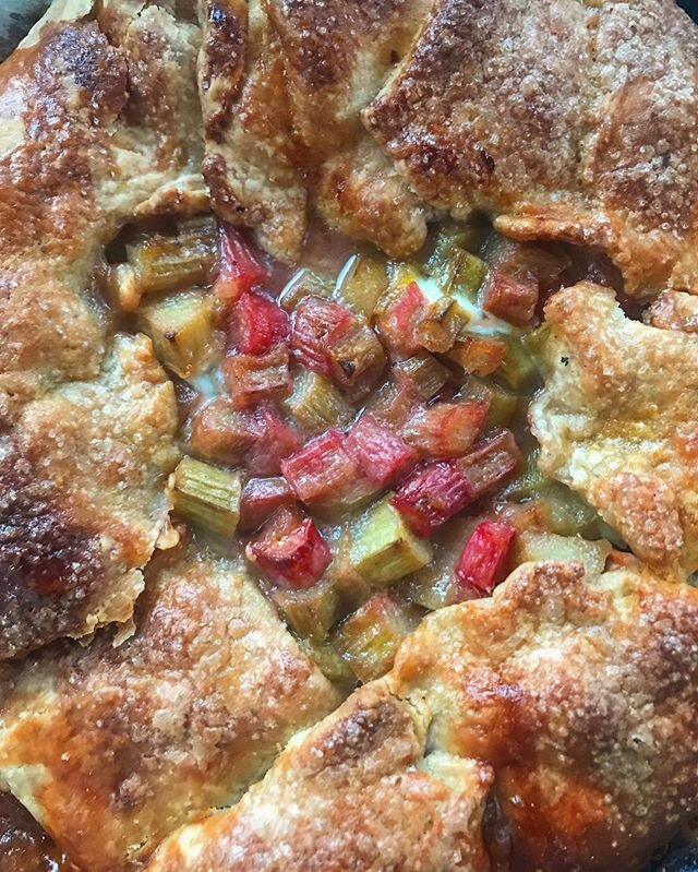 Rhubarb galette with ginger pâte brisée.  Even after all these years, @marthastewart still rocks my world.
-
#getthefuckottahere #rhubarbgalette #seasonalfood #everythingsbetterwithbutter @marthastewart48