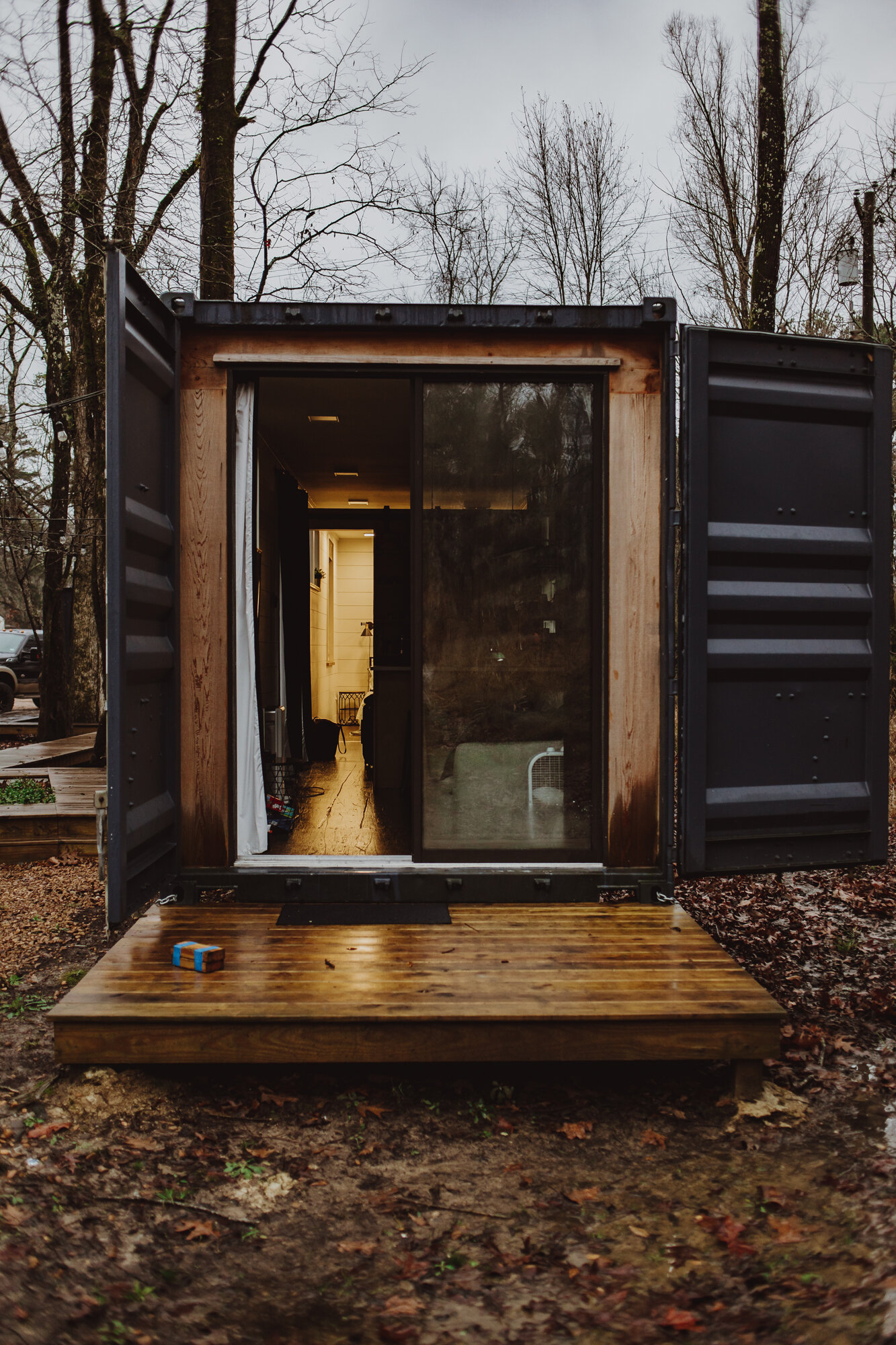 shipping-container-home-airbnb