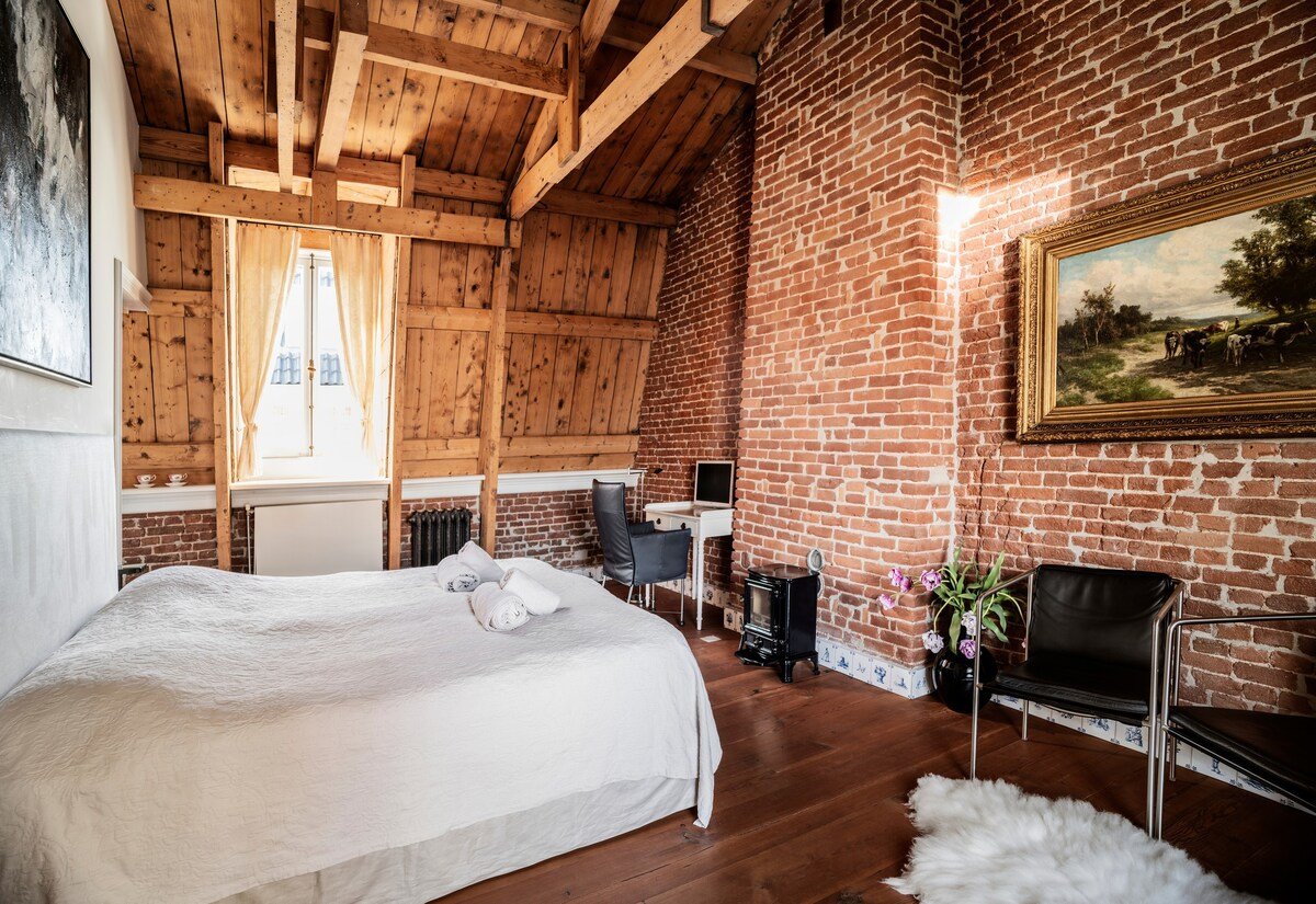 10 Best Amsterdam Airbnbs: Loft For Couples