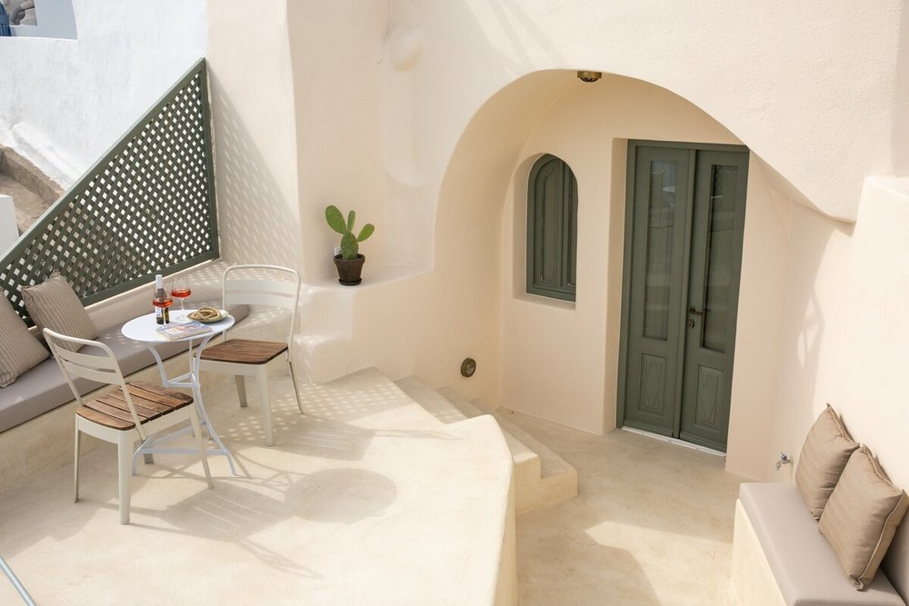 Best Oia Santorini Airbnb Rentals