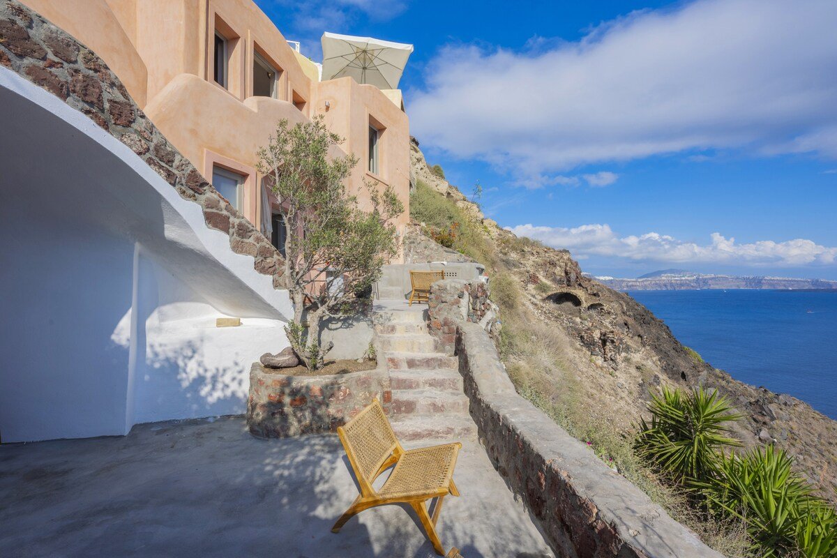 Best Airbnbs in Oia, Santorini