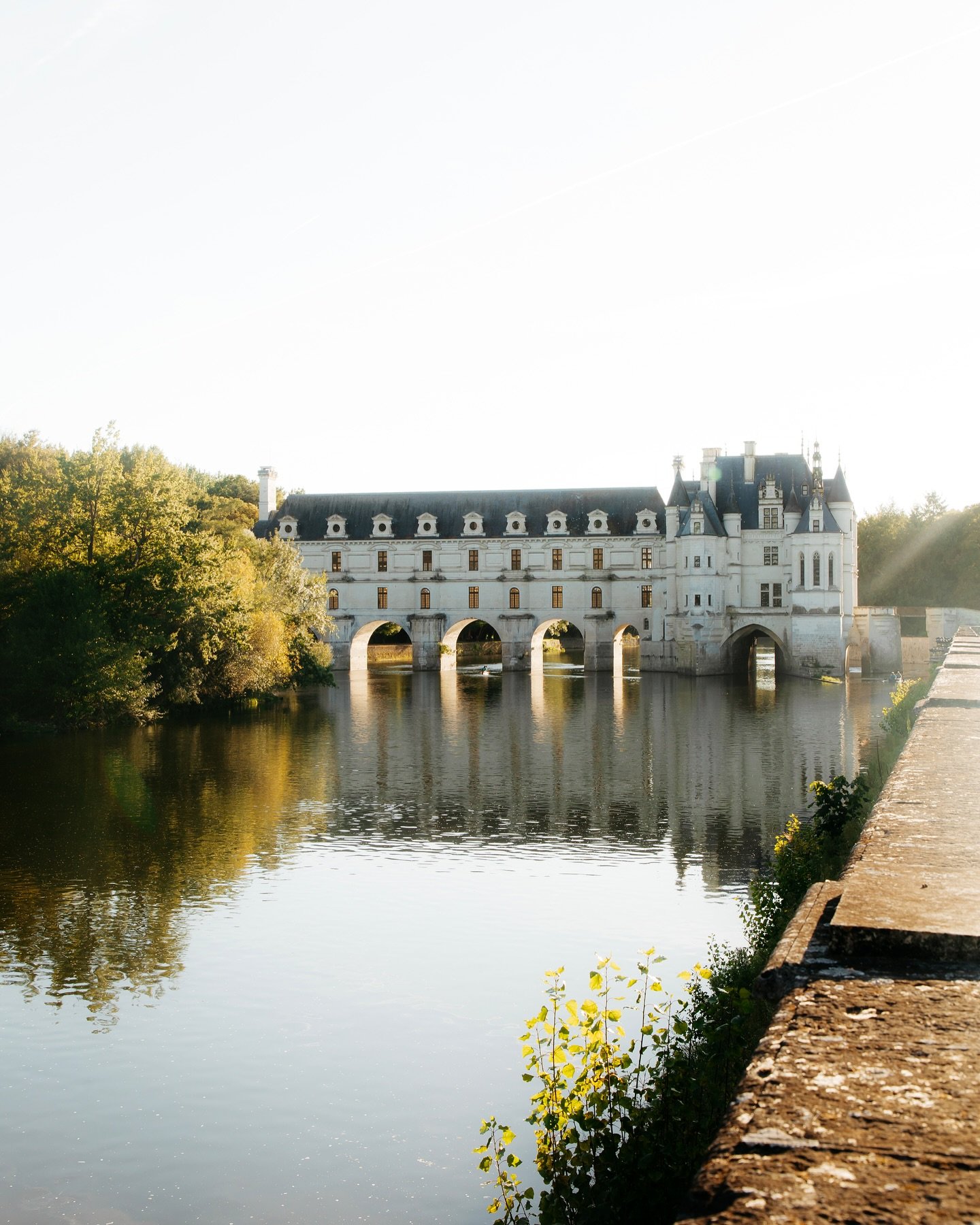 Ch&acirc;teau de Chenonceau - easily my favorite chateau we&rsquo;ve visited in France. Every corner rich with beauty.

#chenonceau #loirevalley #chateauxdelaloire