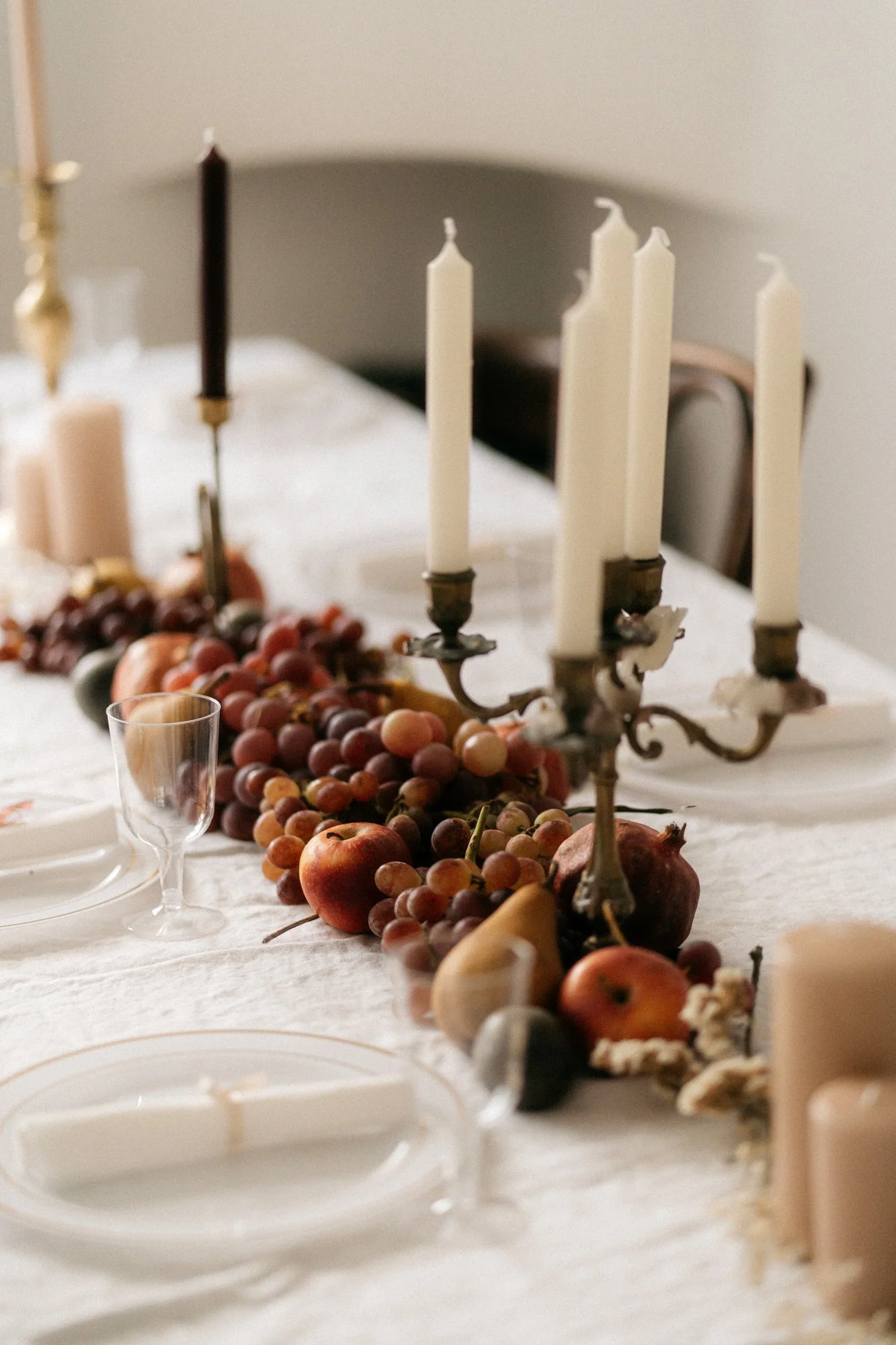 Holiday Tablescape Idea: Grape Centerpiece with Fresh Fruit