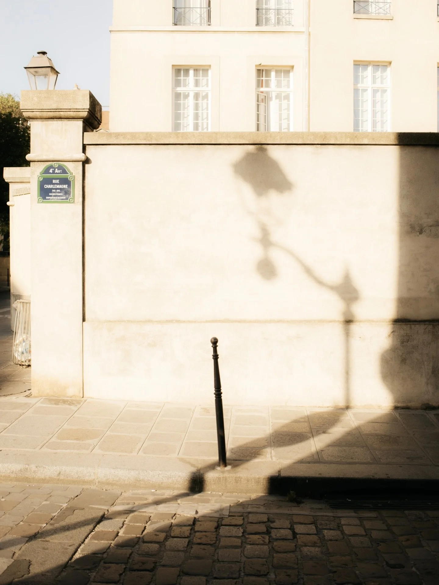 a Parisian still - because pausing and giving our attention to a single item / image / person in this rapidly changing environment is just as important as ever.

Paris - Sept 2023
#paris #parisphotography #chasinglight