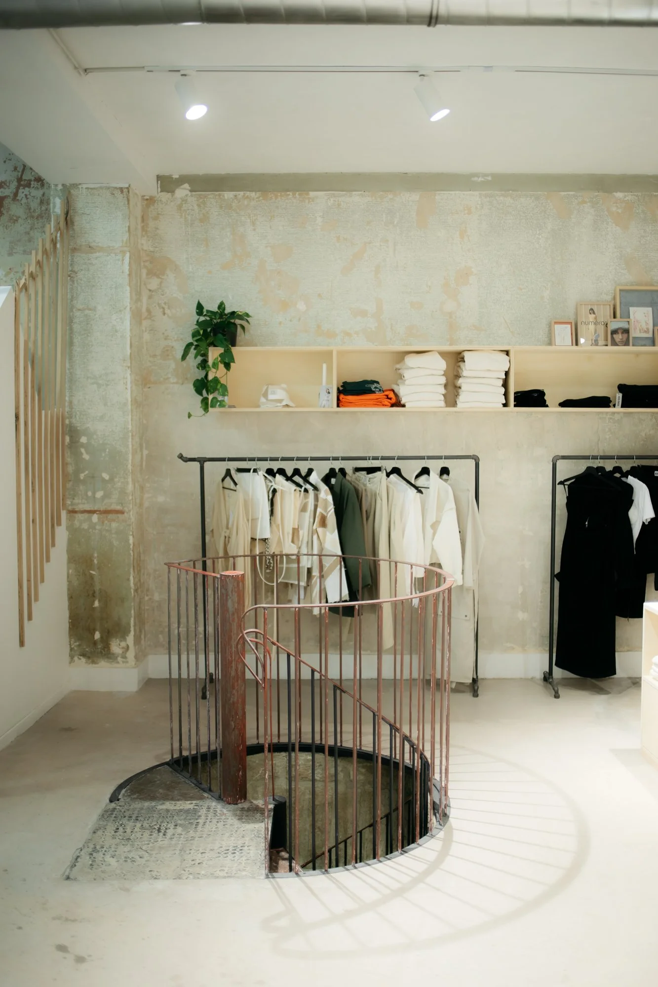 Best Paris Coffee Shops by Arrondissement: Safe Urban Concept