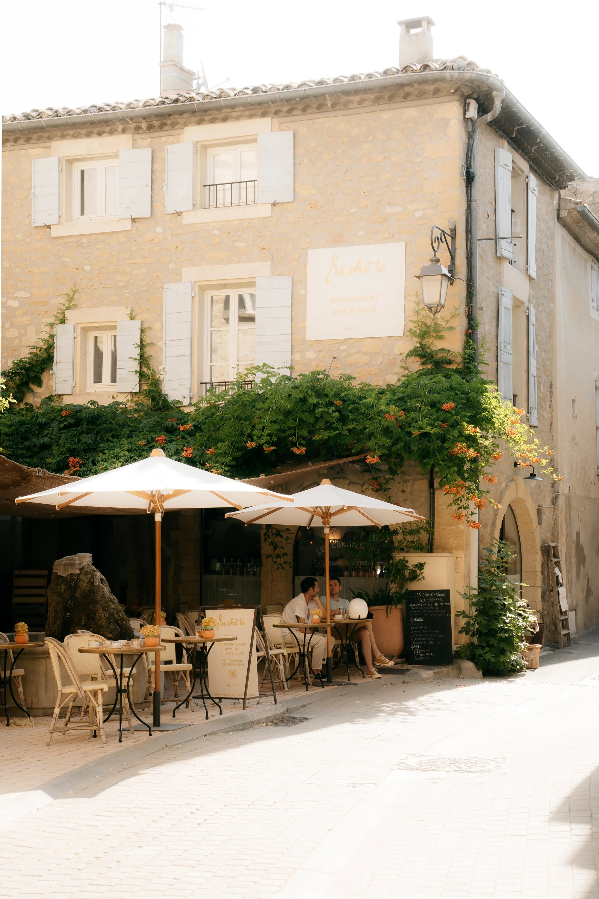 Lourmarin Travel Guide: Les Commissions Cafe-Epicerie