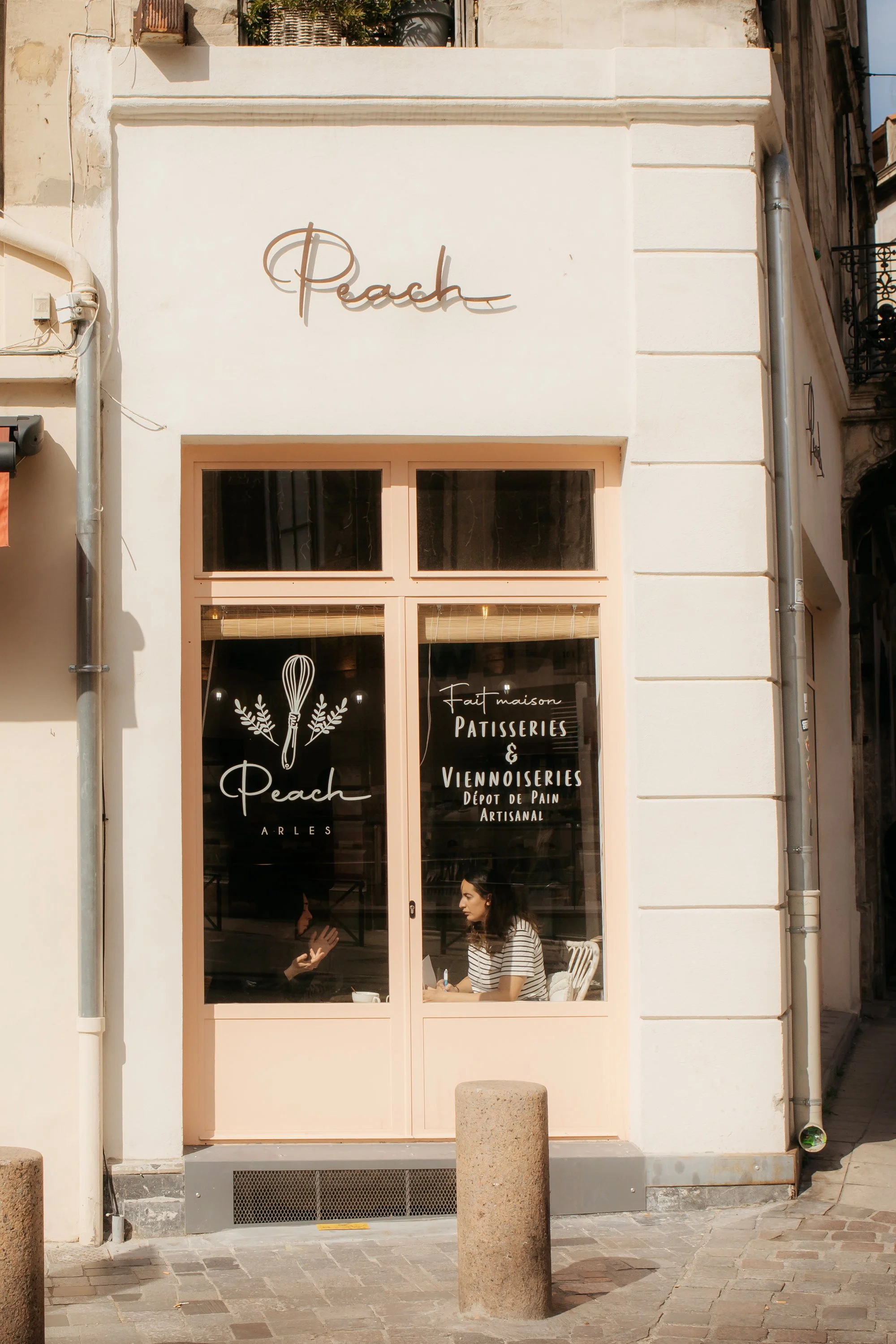 Peach Bakery Coffee Shop Arles France