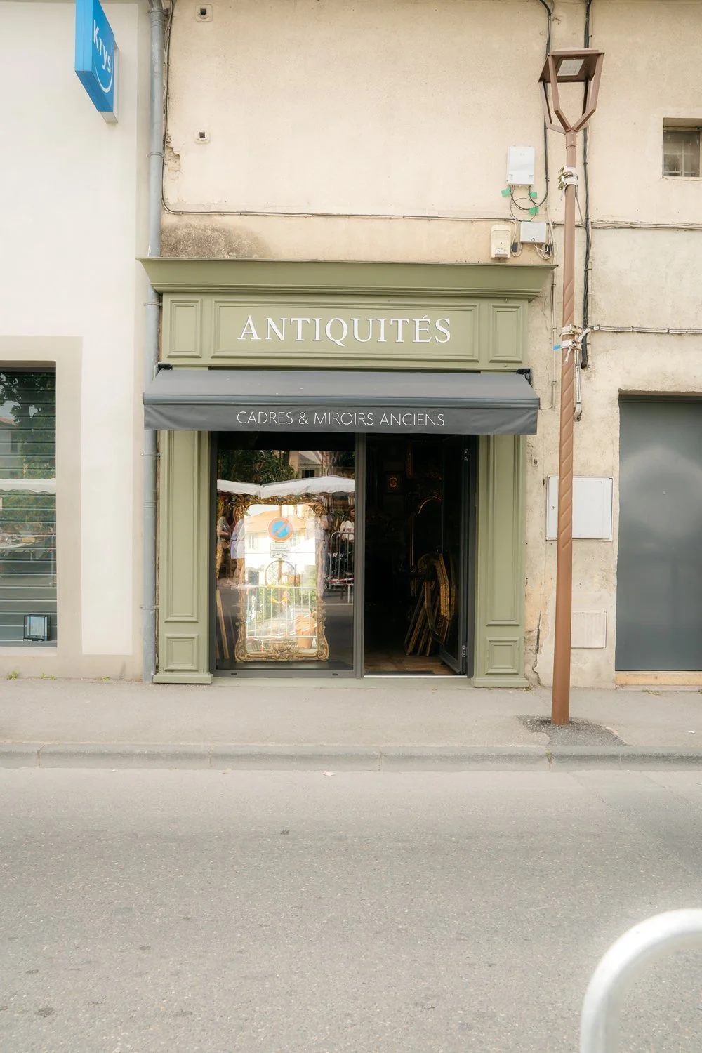 Antique Shop L'Isle-Sur-La-Sorgue Provence