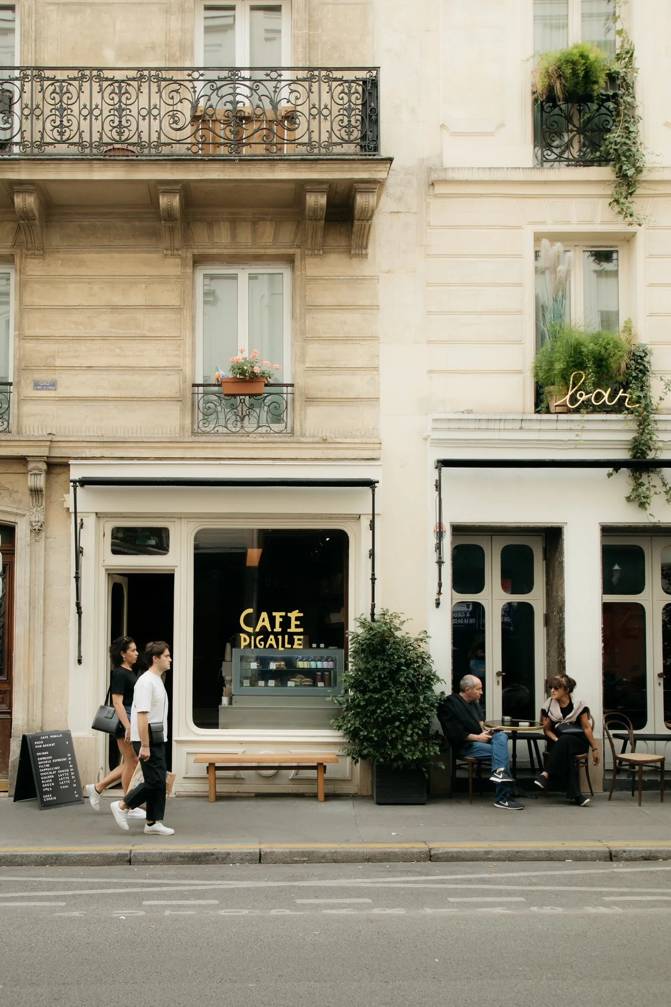 Best Paris Coffee Shops by Arrondissement: Cafe Pigalle