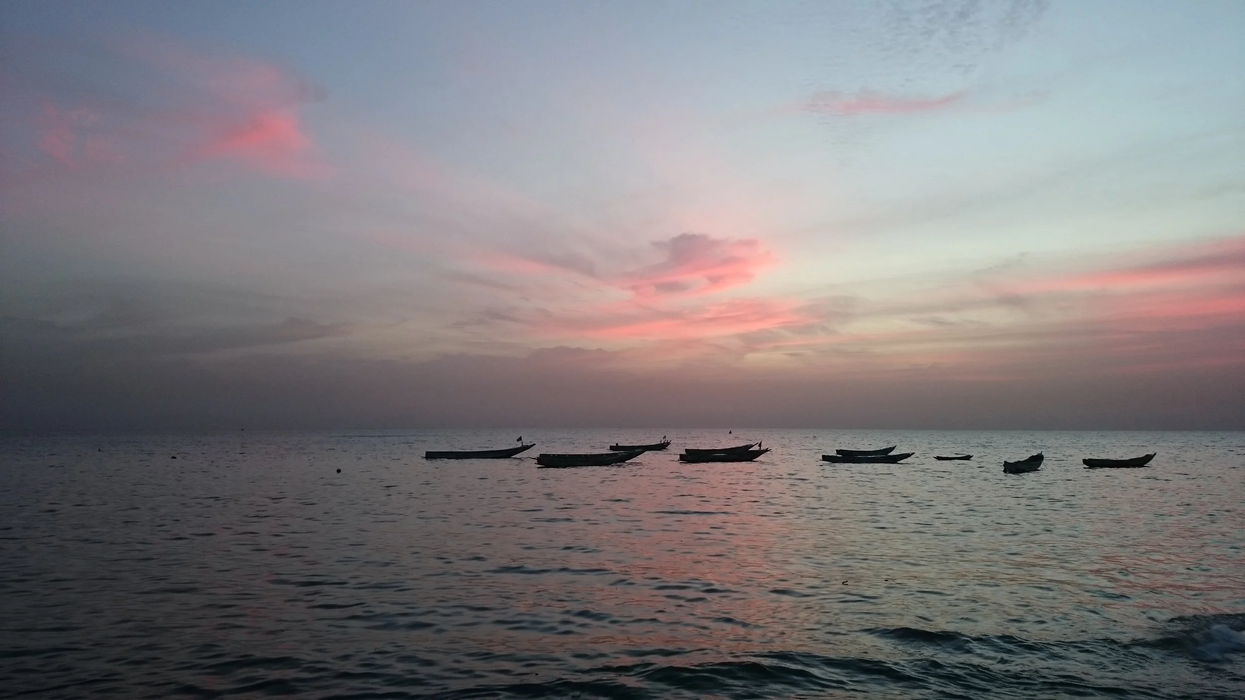 Blue hour+red, Saly.jpg