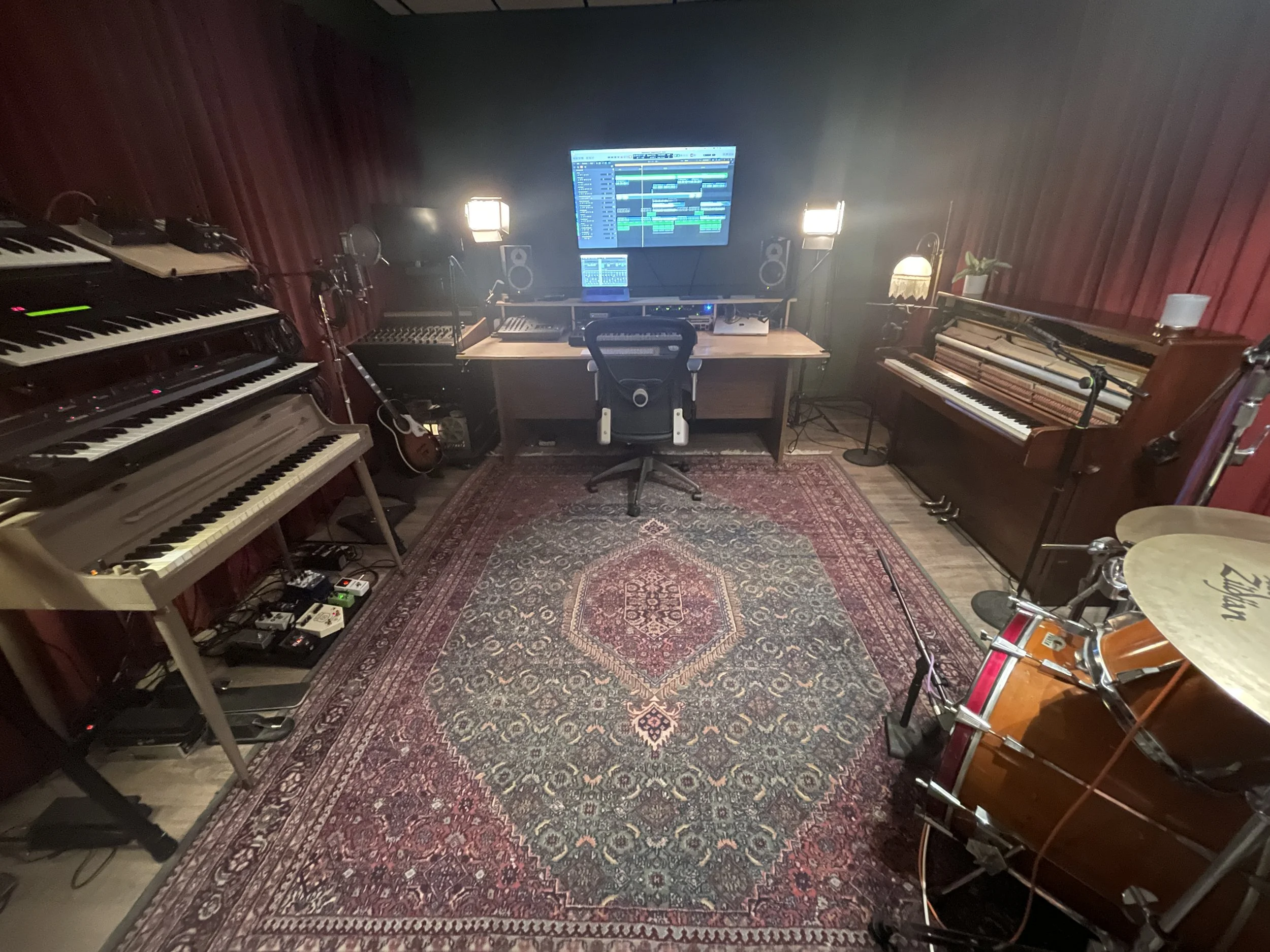 Studio B Wide Shot Mian.JPG