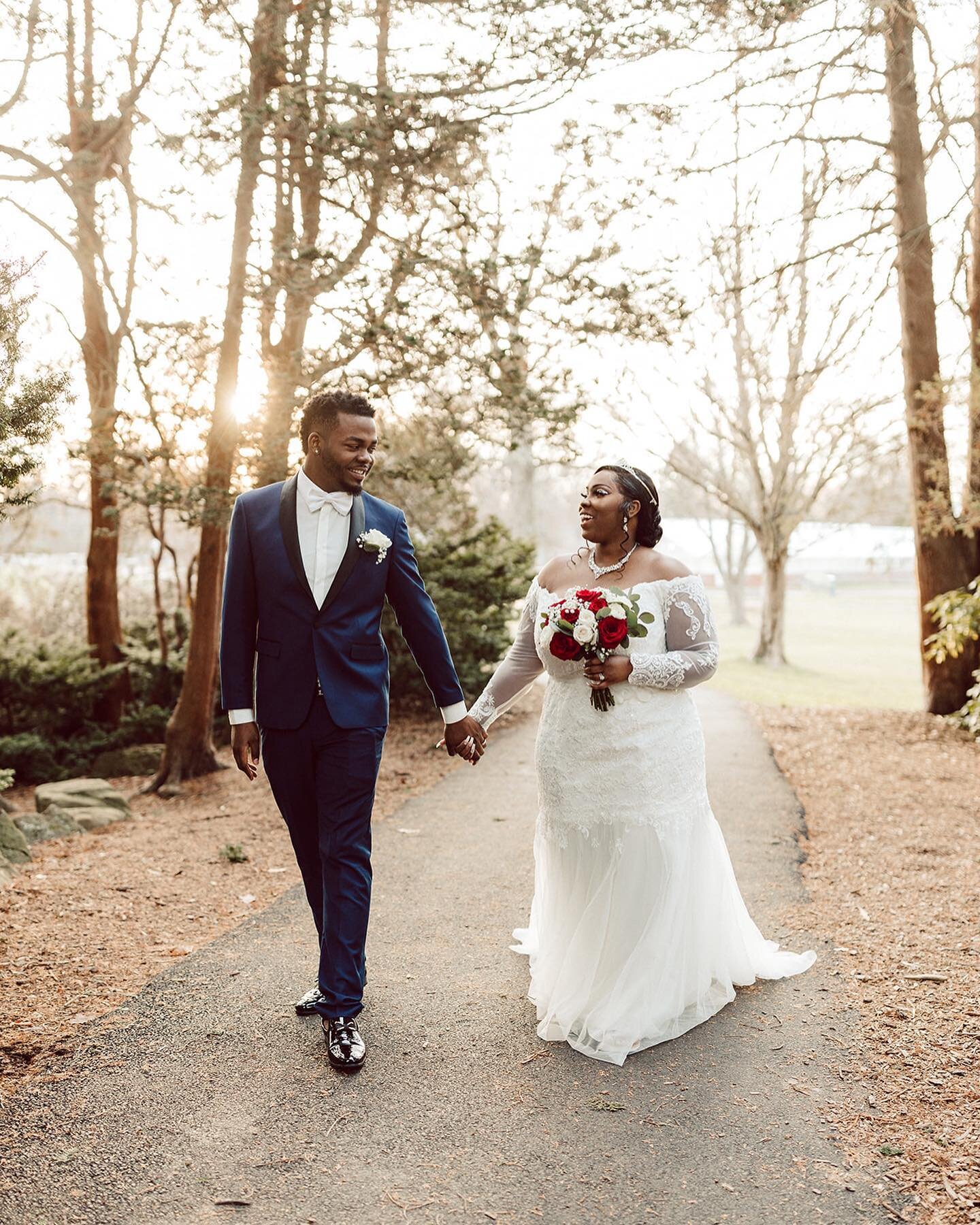 One of my favorite images from my last wedding of 2020. Feeling hopeful that 2021 will have more moments like this🖤