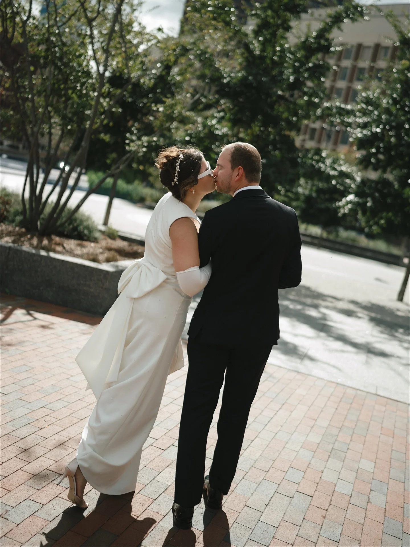 Hannah &amp; Torben saying their &ldquo;I do&rsquo;s&rdquo; at Boston City Hall, and having the best doing it.