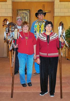 Students of the Native American Course of Study meet twice a year in different regions of the U.S. In addition to the classroom work, they visit historic sites in the area and meet with Native communities. Photo courtesy of Fred Shaw. Details about the Native American Course of Study are available at www.umcnacos.org .