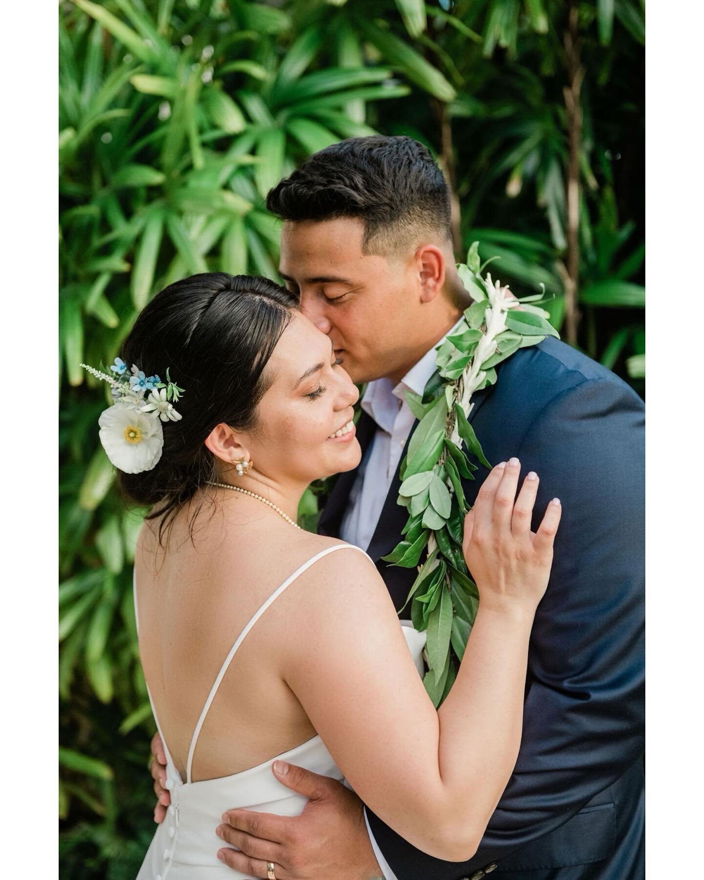 Gabi and Avery had the best smiles all day long! 🤍 and look at those beautiful hair flowers installed by @annielee_floral_designs 💕
@redefinedweddings 

#weddinginspiration #weddingday #weddingstyle #oahuwedding #localweddings #oahuweddingplanner #