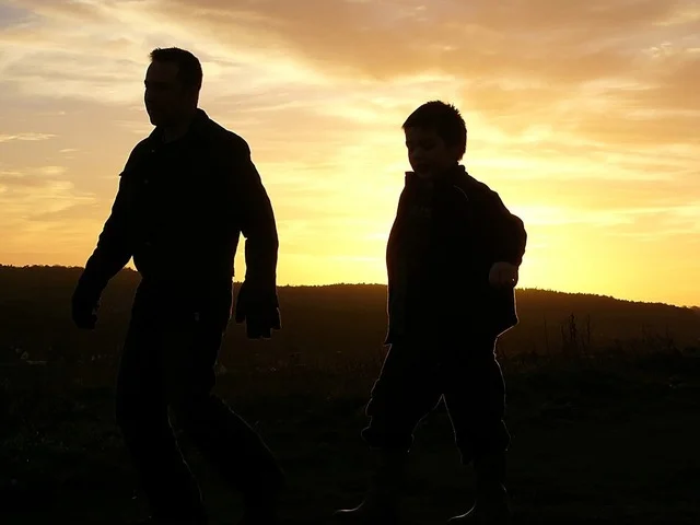 father-son-1522121-640x480.jpg