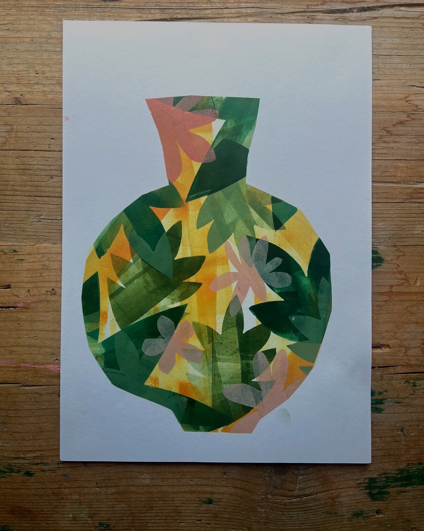 Recent vase print, feeling inspired by the fresh blooms of leaves and flowers in the middle of spring &gt;&gt; second photo shows some of the stencils I used to create the print.

.
.

.
#stencilprinting #vaseart #vaseillustration #springvase #bristo