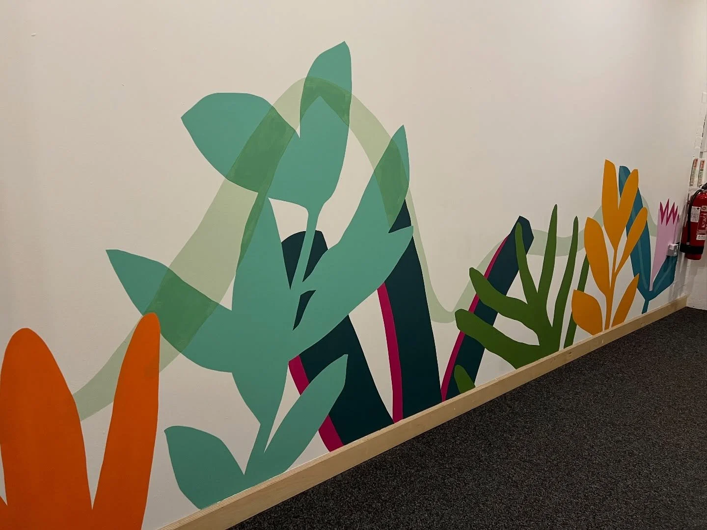Head all the way down the corridor @dbs_institute and you&rsquo;ll see this botanical wall opposite a couple of music studios. Botanical shapes growing along with a sound wave. Felt lovely to paint in a cosy space. 
.
.
.
#muralpainting #muralart #co