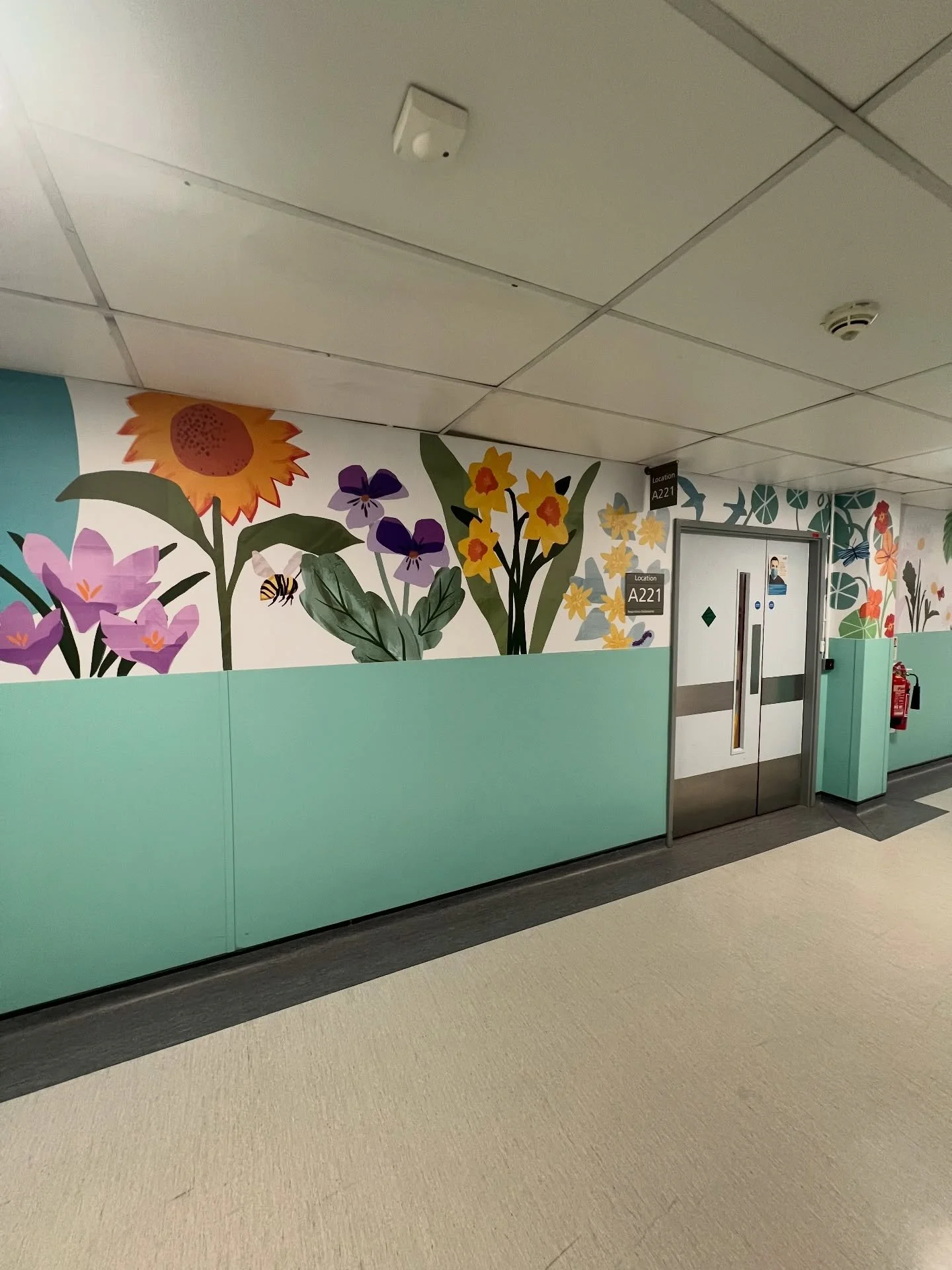 This is the final outcome of a digital design I created on Procreate. Installed in this hallway at the BRI by VGL: vinyl printers/installers. Project coordinated by @artsuhbw. More process and behind the scenes to follow. 
.
.
.
#hospitalartwork #art