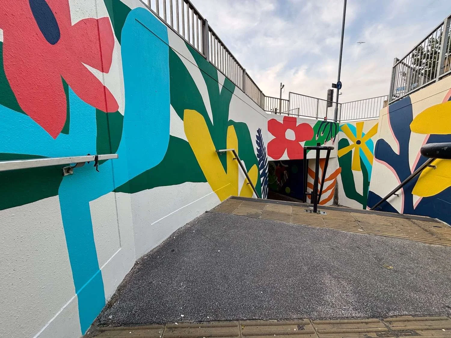 Sophie Rae_Community_Mural_Artist_Waterlooville_Botanical_exterior2.jpeg