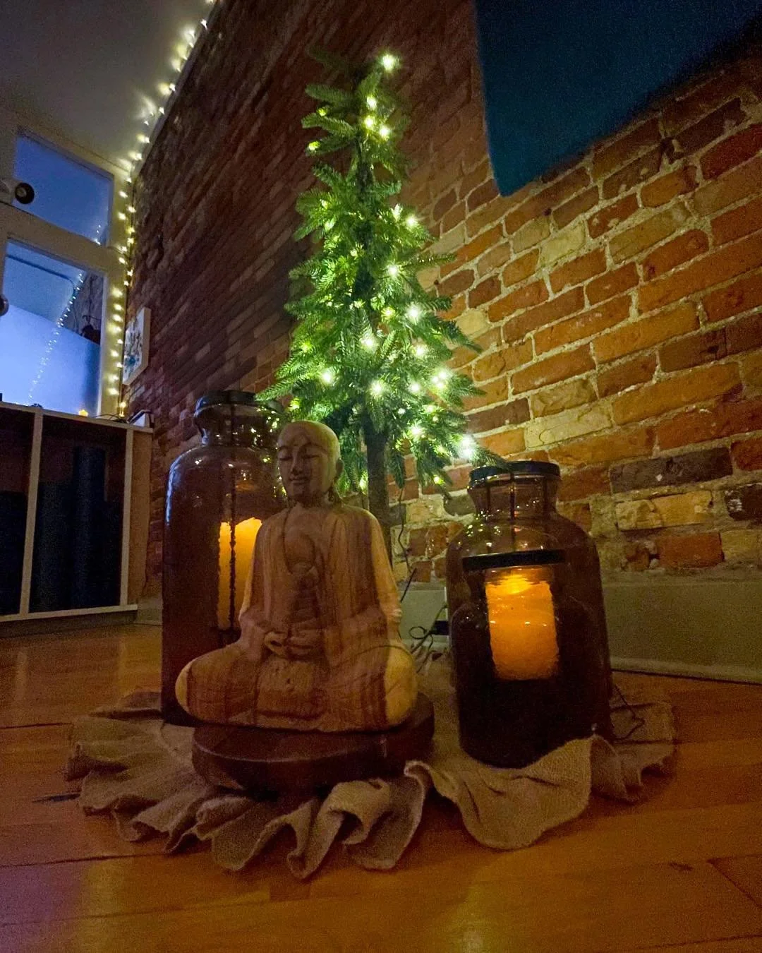 By the glow of the candles and twinkle lights, join us on the mat for ✨Thursday✨ classes.

Energize your morning.
Soften into your evening.
Meet yourself right where you are.

6:30am VinYin | 8:30am Hatha Flow | 7:30pm Candlelit Yin