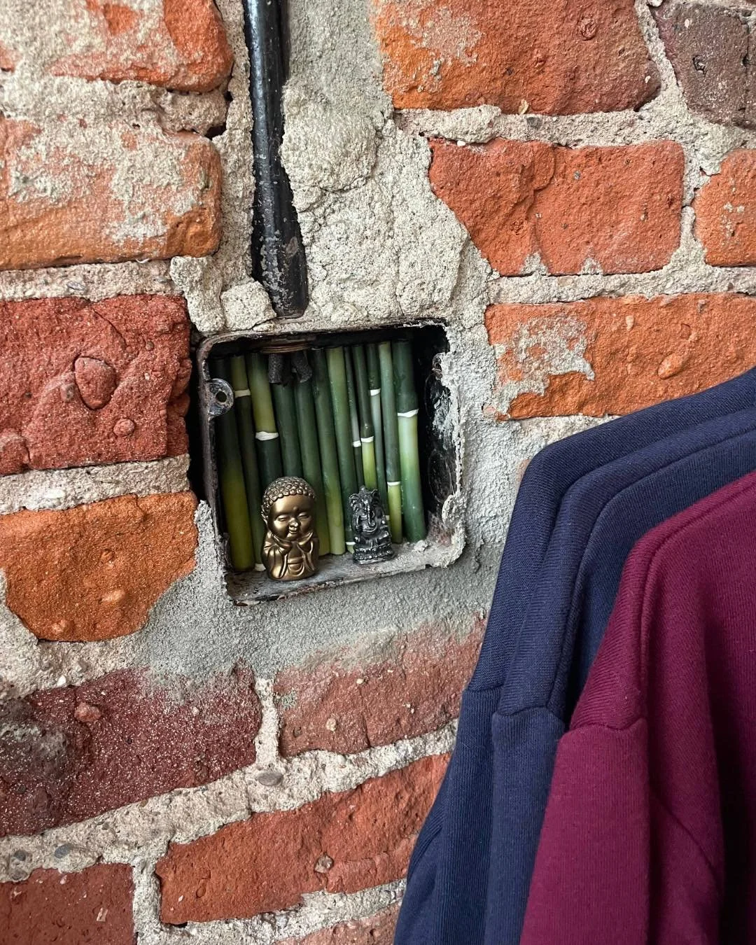 Happiness is found in the small things.
Look around and notice what makes you smile.

✨Thursday✨ classes are here to support you - on the mat and beyond!