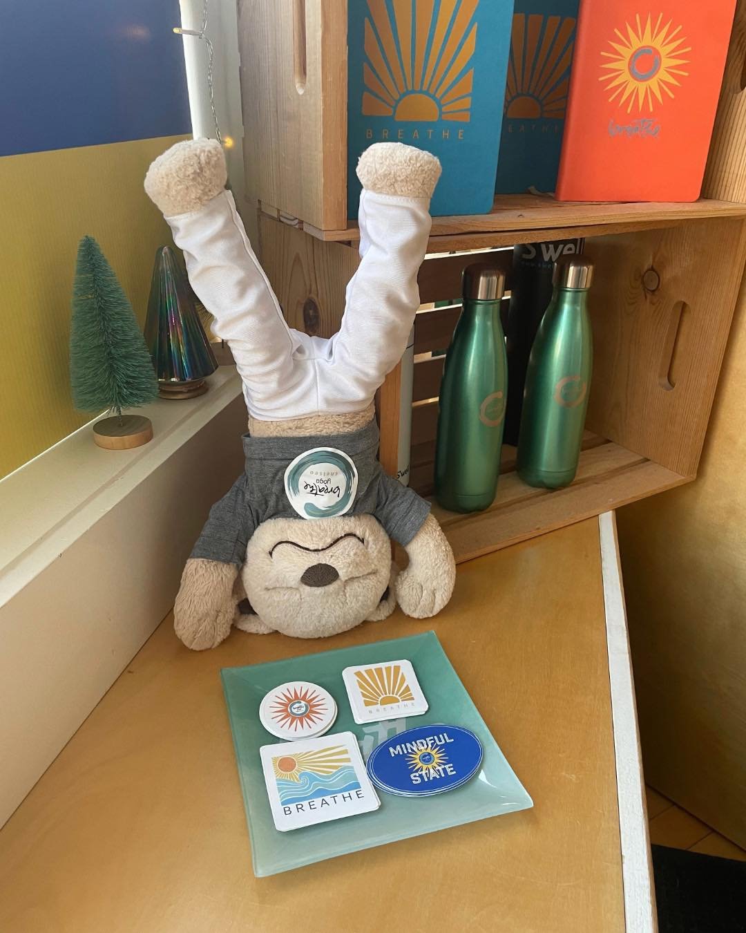Hooray for the weekend! ☀️ There's no better way to welcome a new month than by stepping onto your mat.

Friday
7:00am &ndash; Pilates
8:30am &ndash; Ashtanga
7:00pm &ndash; Lunar Slowflow (SOLD OUT)

Saturday
7:30am &ndash; Yin Yoga
9:00am &ndash; V