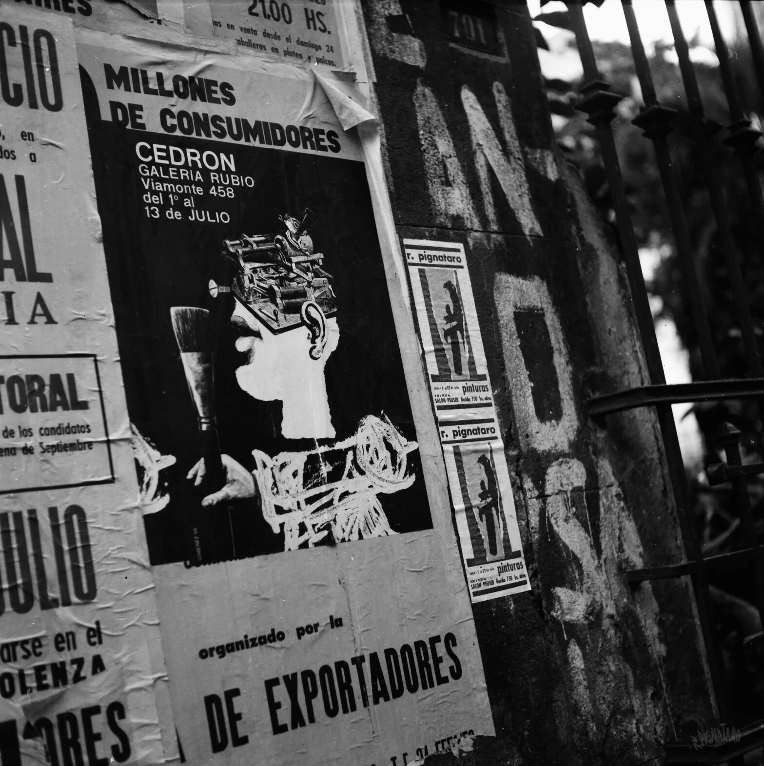  c. July 1964. Street advertisement in Buenos Aires. Location unknown. Photo by Roberto Pignataro. © All rights reserved. 