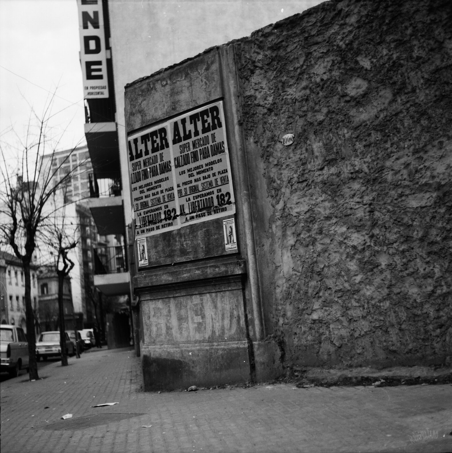  c. July 1964. Street advertisement in Buenos Aires. Location unknown. Photo by Roberto Pignataro. © All rights reserved. 