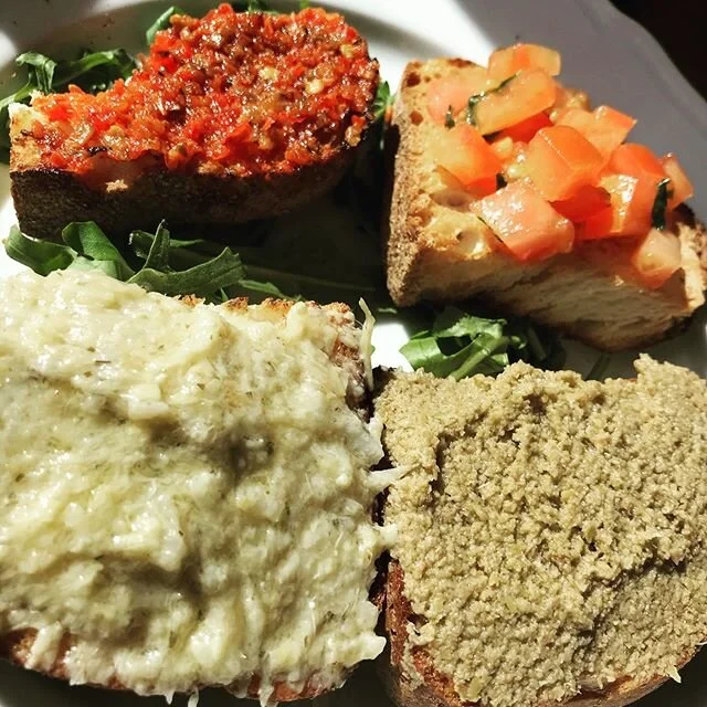 Bruschetta and pizza, yes please! #ilovepizza #foodie