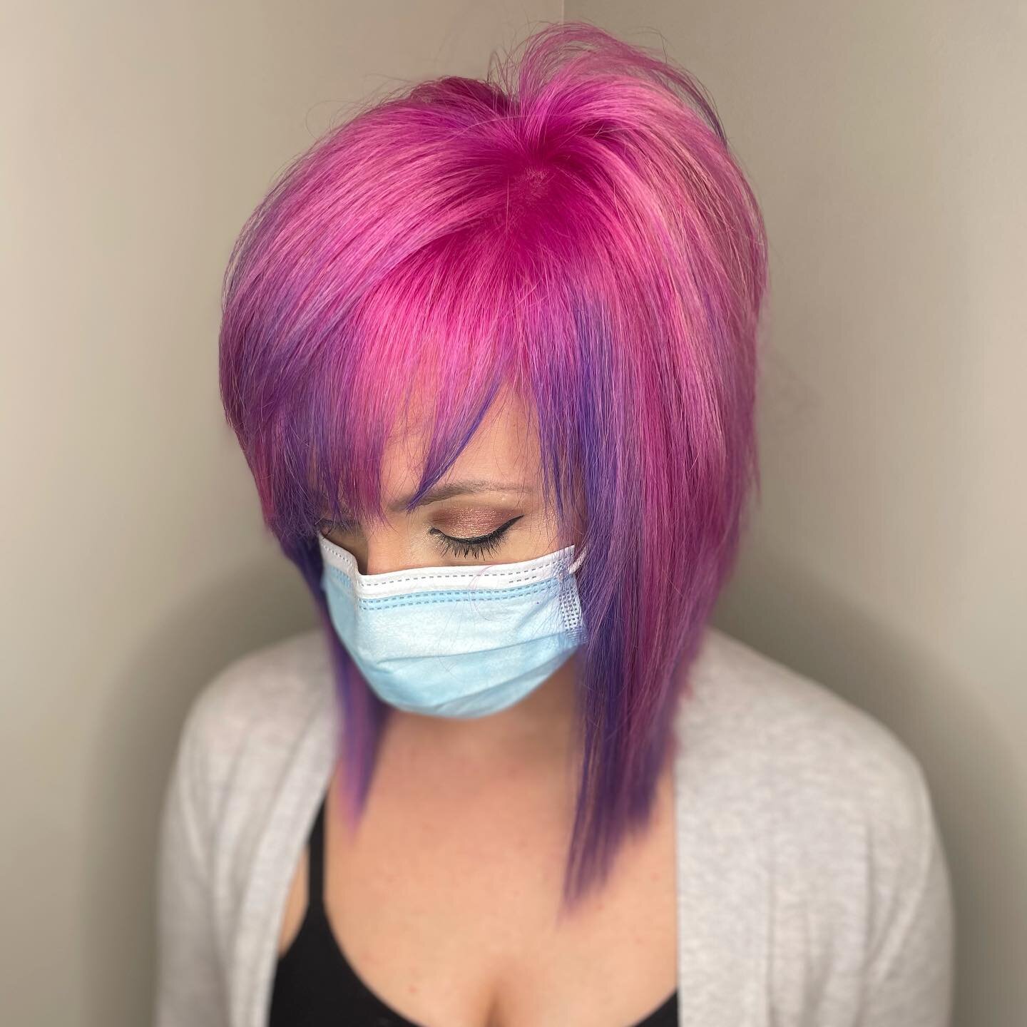 Living for this #shaghaircut and bright color by Mary! 🦩☂️💫@pulpriothair  #raleighhairstylist #raleighhairsalon #caryhairsalon #haircut #haircolor
