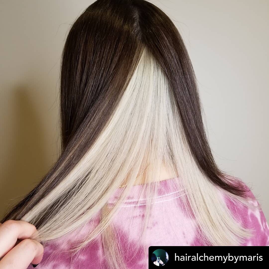 Posted @withregram &bull; @hairalchemybymaris The perfect platinum underneath 😍😍
@hairbyalchemy 
 
#platinumblonde #icy #reverseshadowbox #raleighhair #nchair #raleighblondes #hairbyalchemy #platinumpeekaboo
