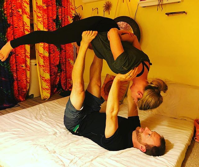 Yay! This couple did AMAZING for their first time #acroyogafun #partnerworkout #partneryoga #igotyou #support #supportsmallbusiness #sunshinemassagestudio #samanthasunshine