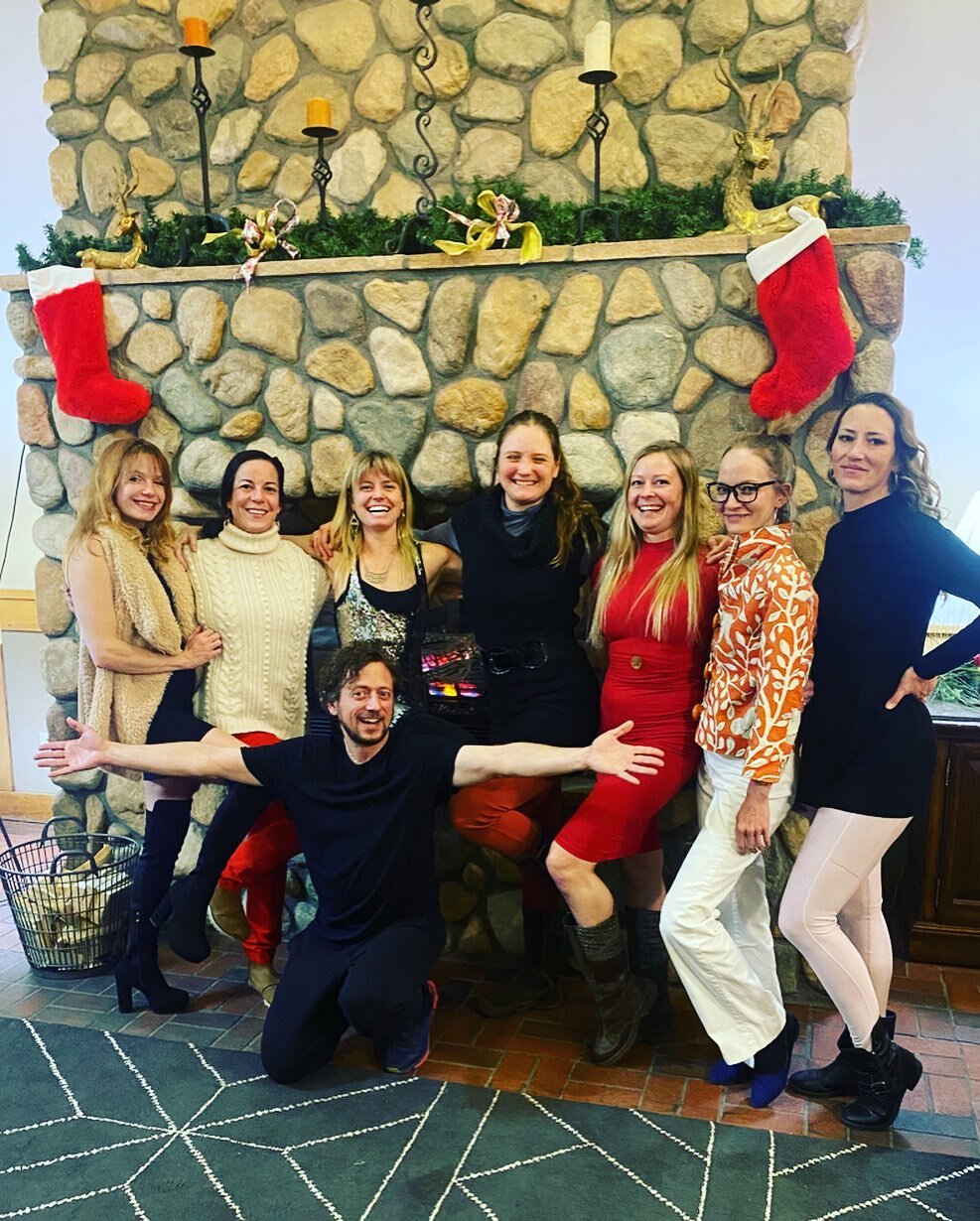 Happy holidays from all of us at sunshine massage studio! 🎄🥳🎉

Holidays can be stressful ! Please take of yourself ; get plenty of rest, water, greens 🥬 and massage! 

We are open every day.. and even on Christmas Day! 

#massagevail #christmas20