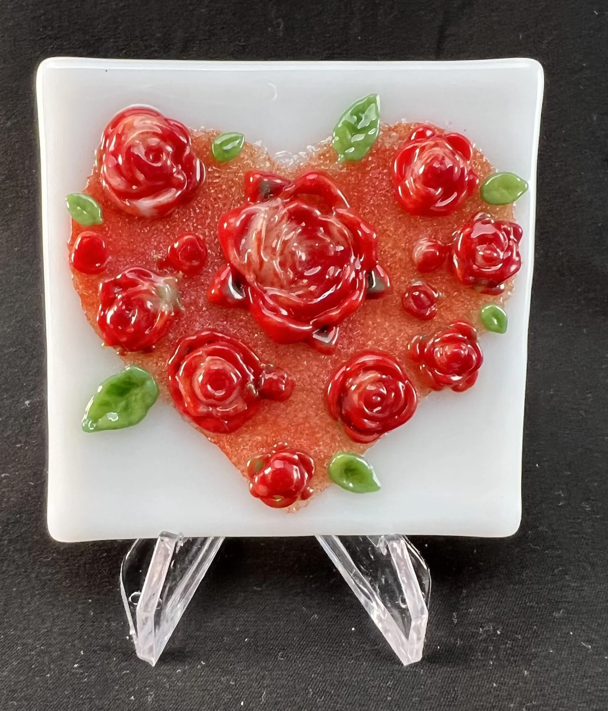 Flrs in Heart-Red Roses.jpg