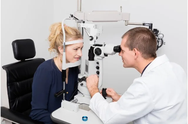 katrina_eyeexam02.jpg