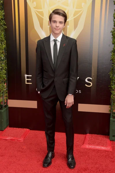 217ec6bc4b0d4b50-CoreyFogelmanis2015CreativeArtsEmmyAwardsW6N6TAFciVGl.jpg