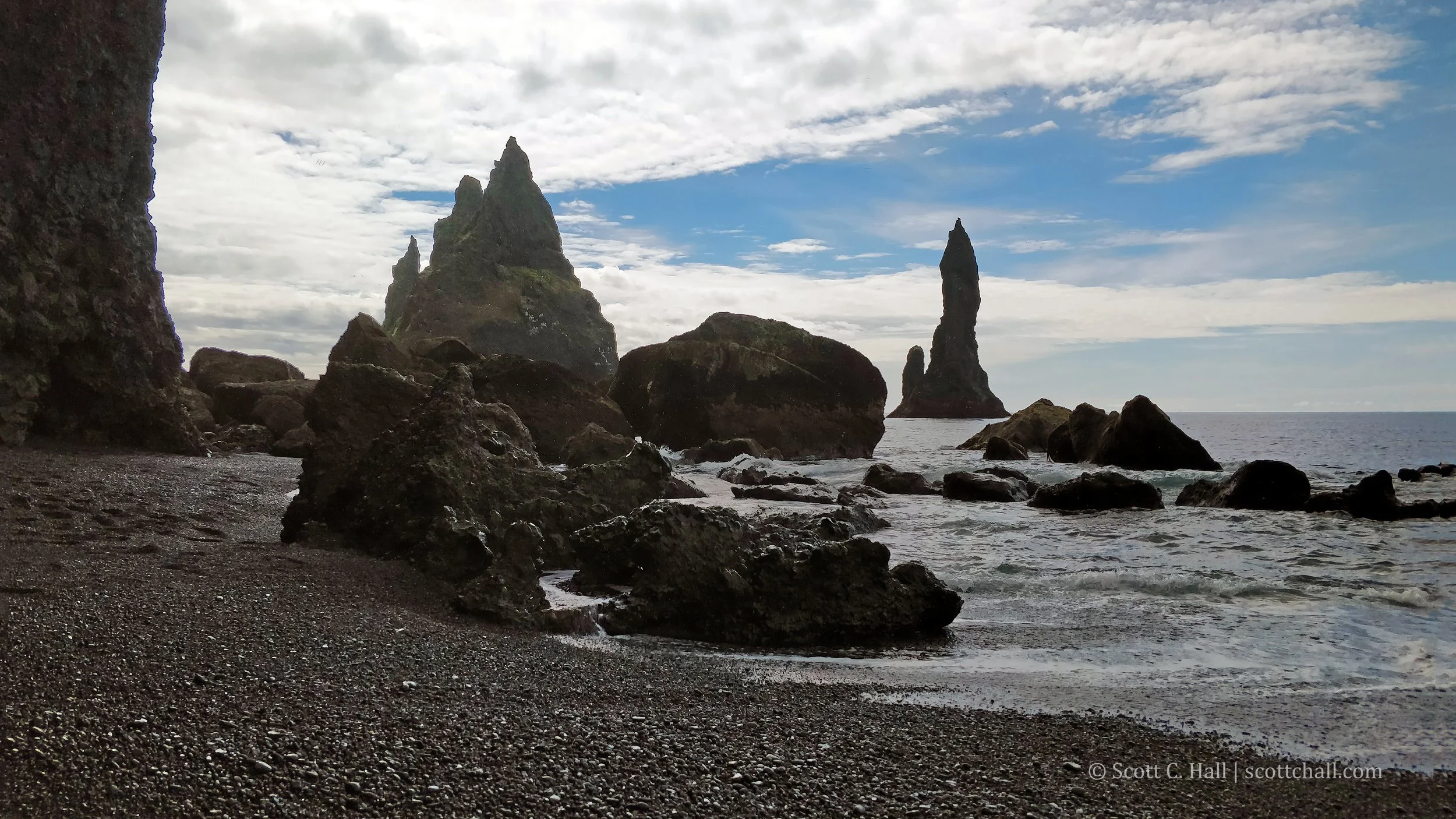 Reynisfjara Black Sand Beach (Vík í Mýrdal, Iceland)