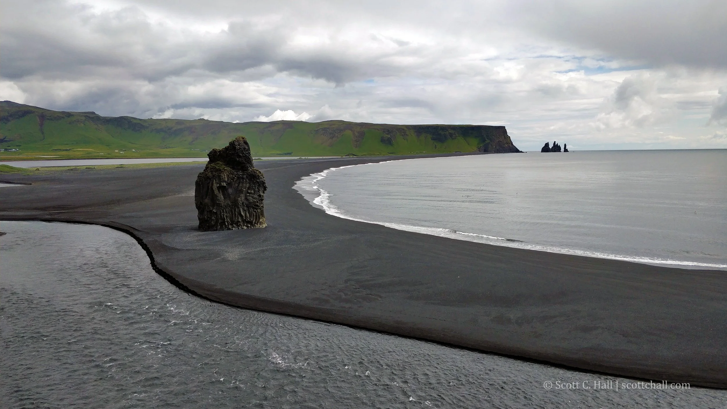 Dyrhólaey Peninsula and Reynisdrangar Sea Stacks (Vík í Mýrdal, Iceland)