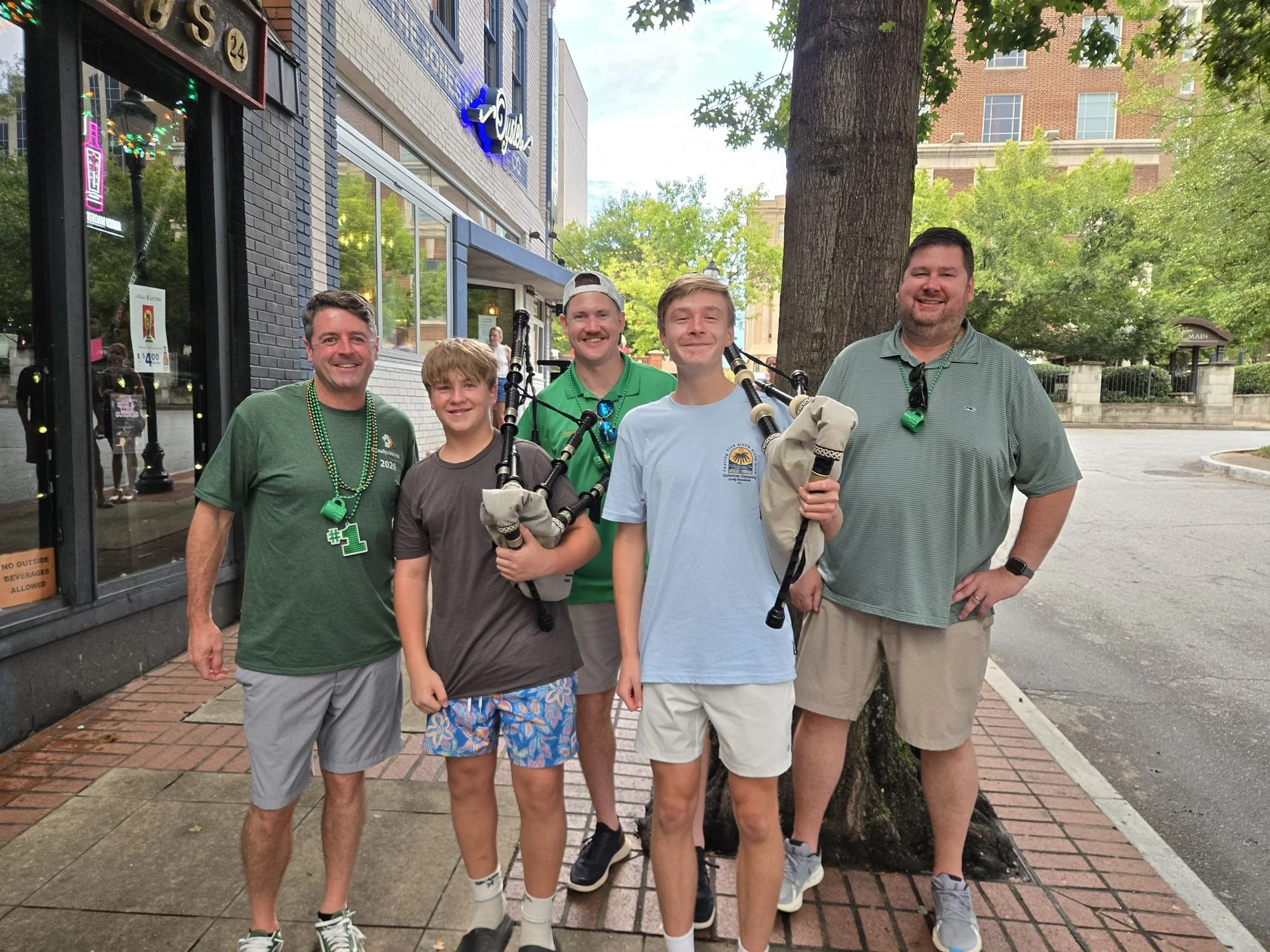 beerrun-2026-16-bagpipeandboard.jpg