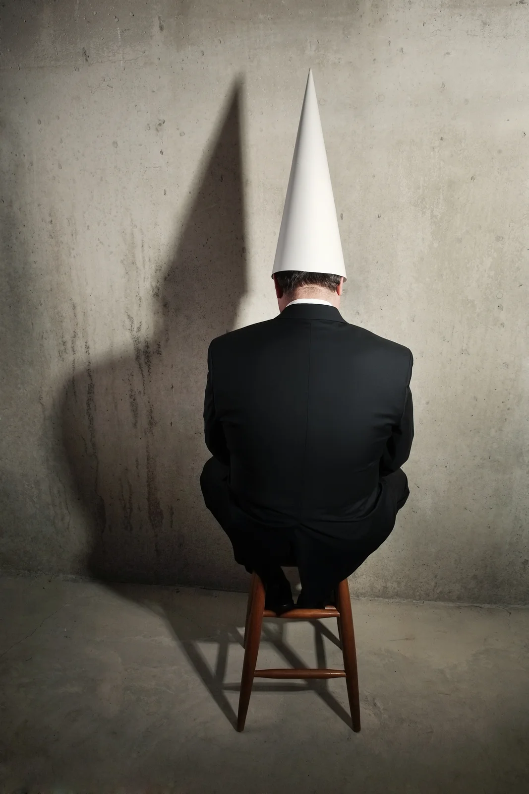 Businessman-wearing-a-dunce-c-16442645.jpg