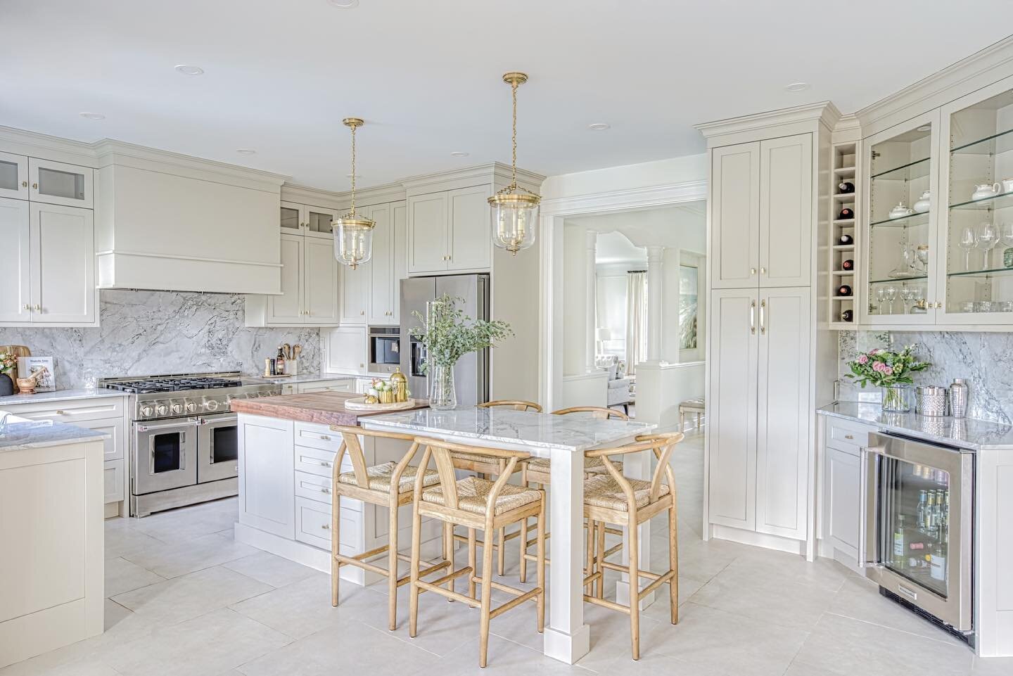 Considering how beautiful this kitchen is I definitely don&rsquo;t post it enough! These clients trusted me and my vision 100% and that is what makes for the best outcome of a renovation. 
*
*
*

#greigestyle #beckiowensfeature #vogueliving #finditst