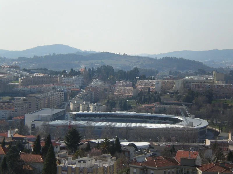 The current Guimaraes stadium. Author: Wagner Bonifacio Leite. https://creativecommons.org/licenses/by-sa/3.0/deed.en